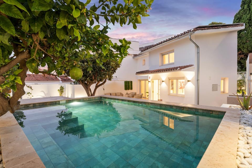 Property building, Garden, Pool view, Swimming pool