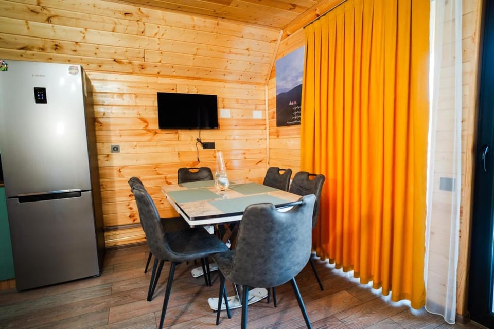 Communal lounge/ TV room, TV and multimedia, Kitchen or kitchenette, Living room, Seating area, Dining area, Evening entertainment, minibar, oven