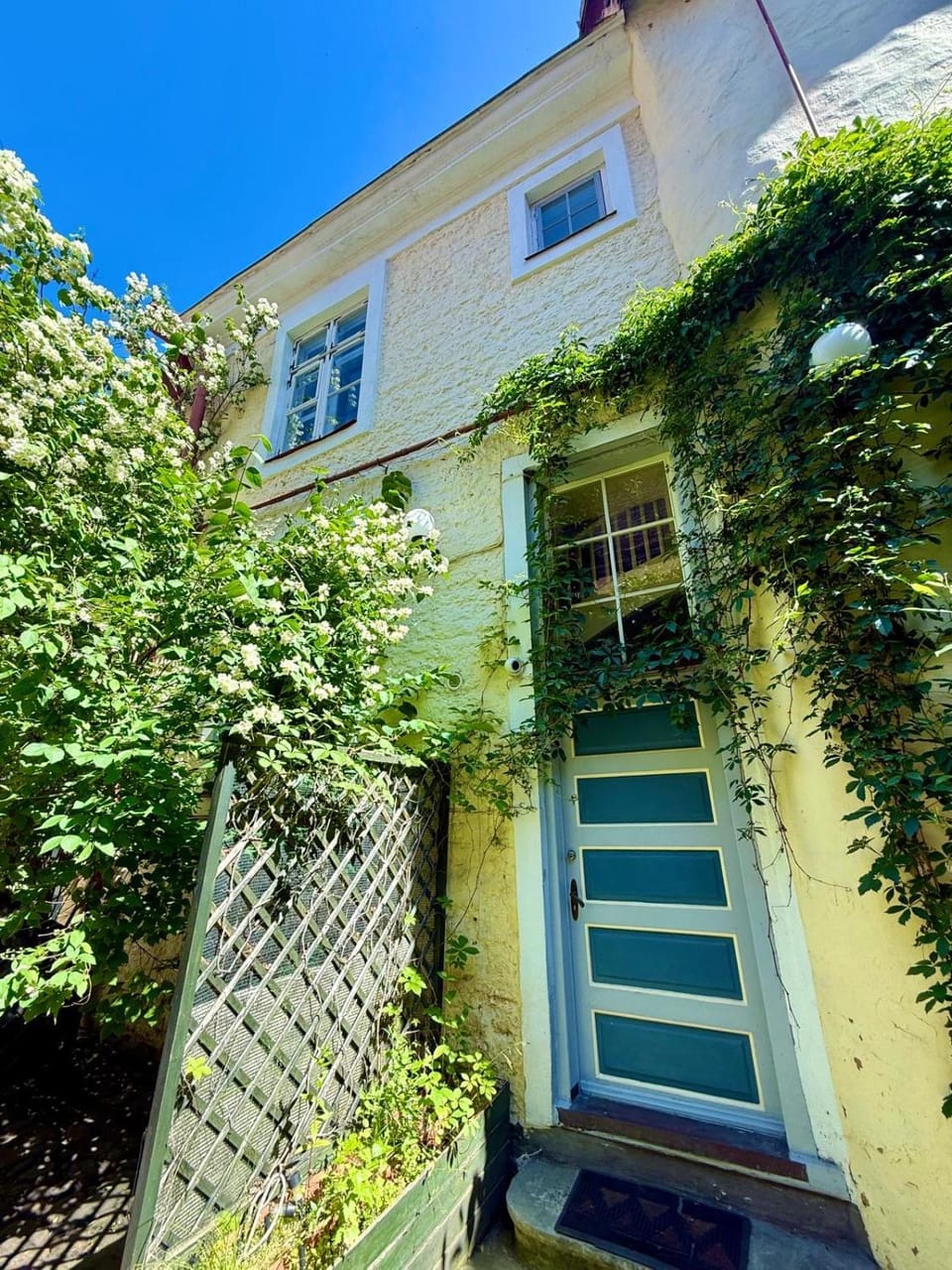 Property building, Garden