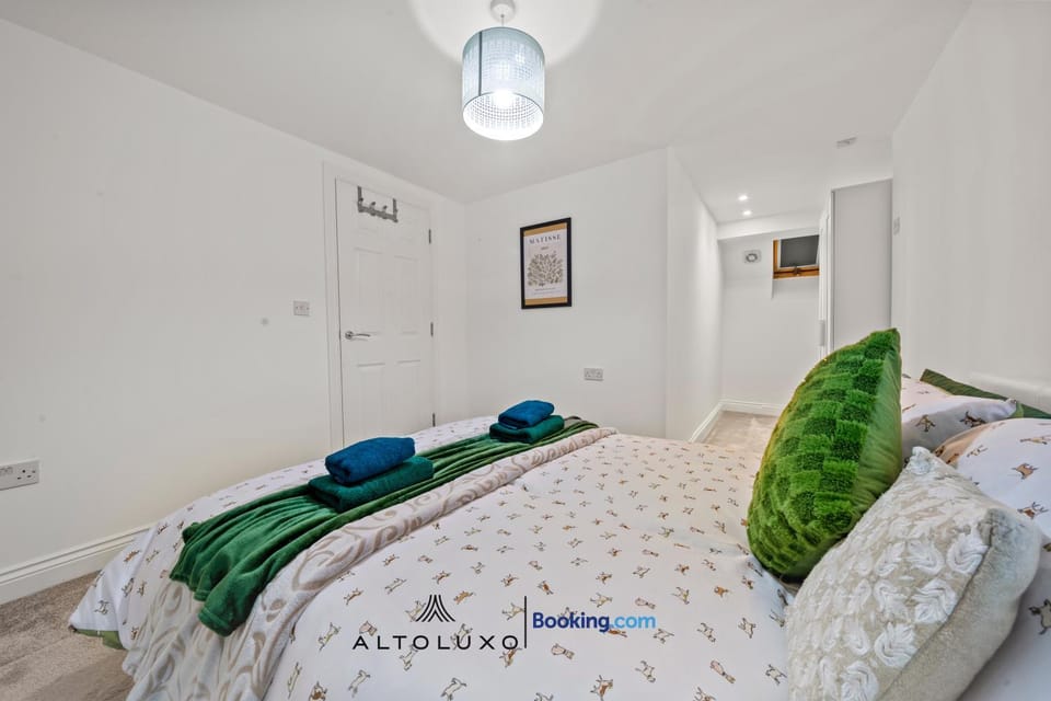 Harbour Suite Luxury Central 3BR House By AltoLuxo Short Lets Serviced Accommodation With Free Wifi & Parking House in Bristol
