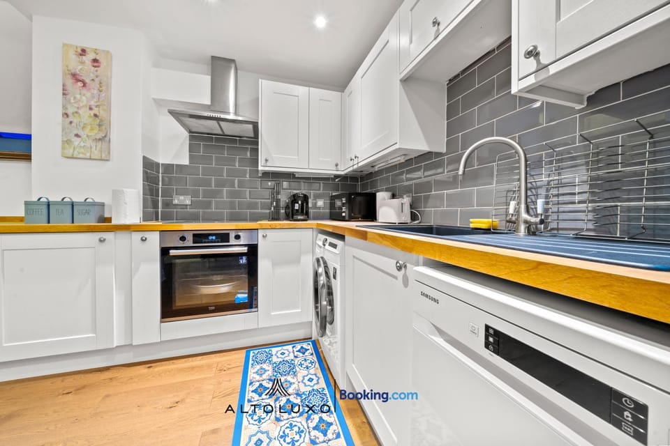 Harbour Suite Luxury Central 3BR House By AltoLuxo Short Lets Serviced Accommodation With Free Wifi & Parking House in Bristol