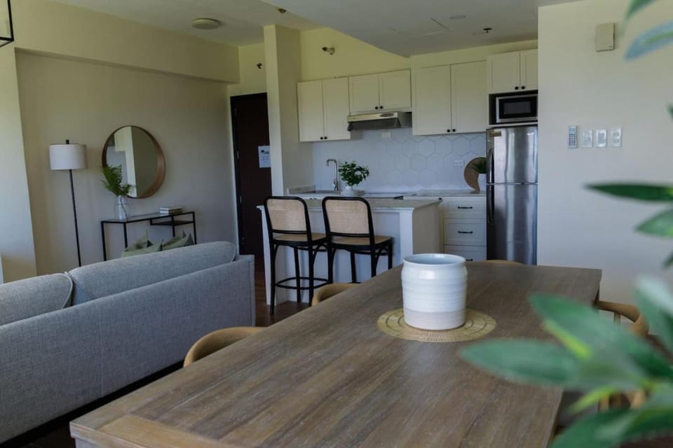 Kitchen or kitchenette, Living room, Seating area, Dining area, oven, stove