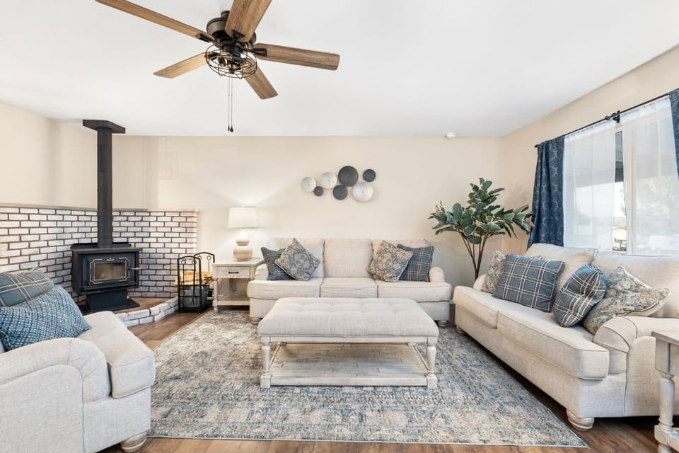 Living room, Seating area, fireplace
