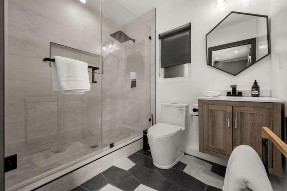 Clarendon Hideaway House in Woodland Hills