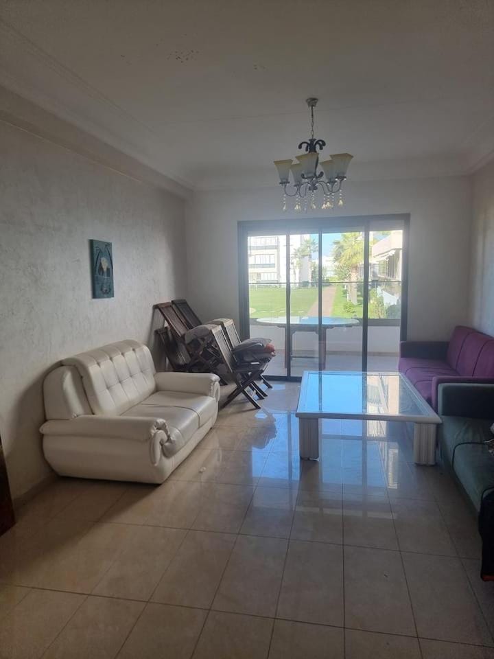 Appartement Confortable à Tamaris Piscine, Jacuzzi, Proche de la Mer Apartment in Casablanca-Settat