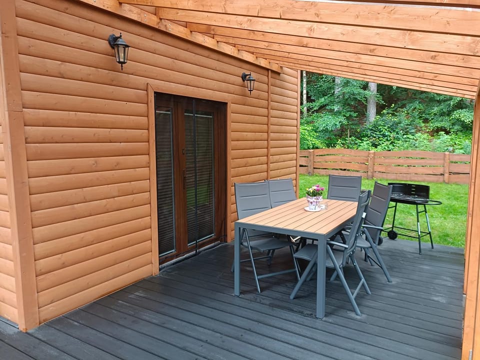 Domek nad Jeziorem 5 Nature lodge in Pomeranian Voivodeship