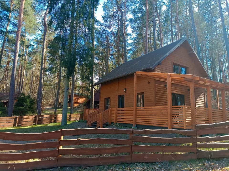 Domek nad Jeziorem 5 Nature lodge in Pomeranian Voivodeship