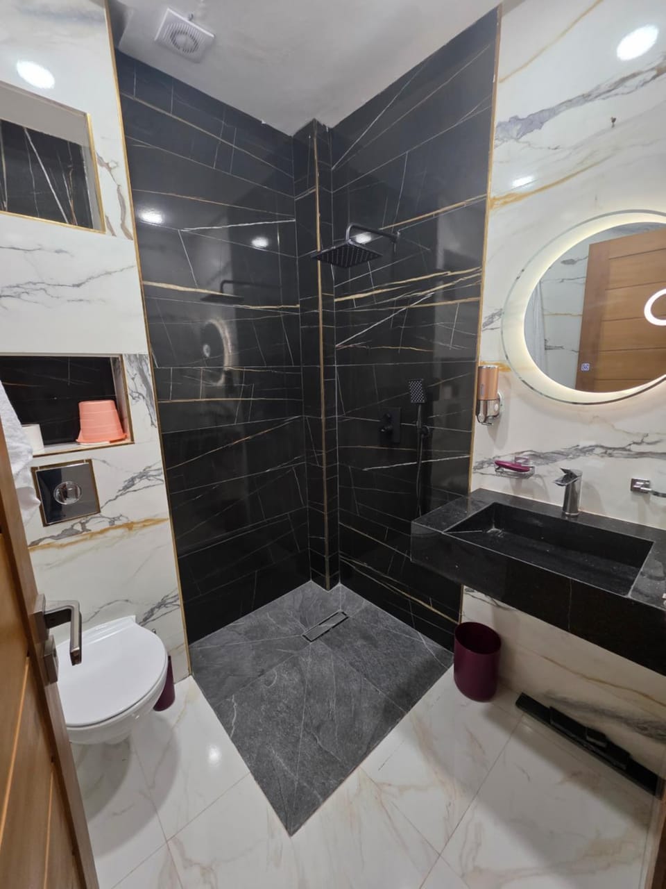 Shower, Toilet, Bathroom, bidet, towels