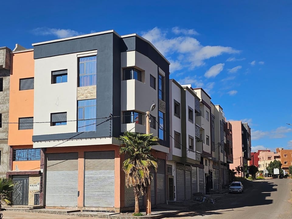 Property building, Day, Neighbourhood, Street view