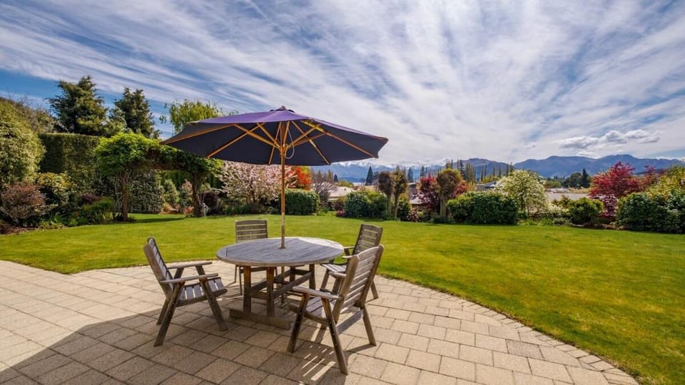 Warm and spacious 2 bedroom, downstairs apartment Apartment in Wanaka