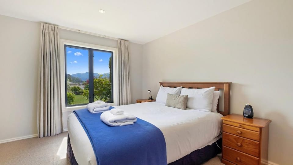 Warm and spacious 2 bedroom, downstairs apartment Apartment in Wanaka