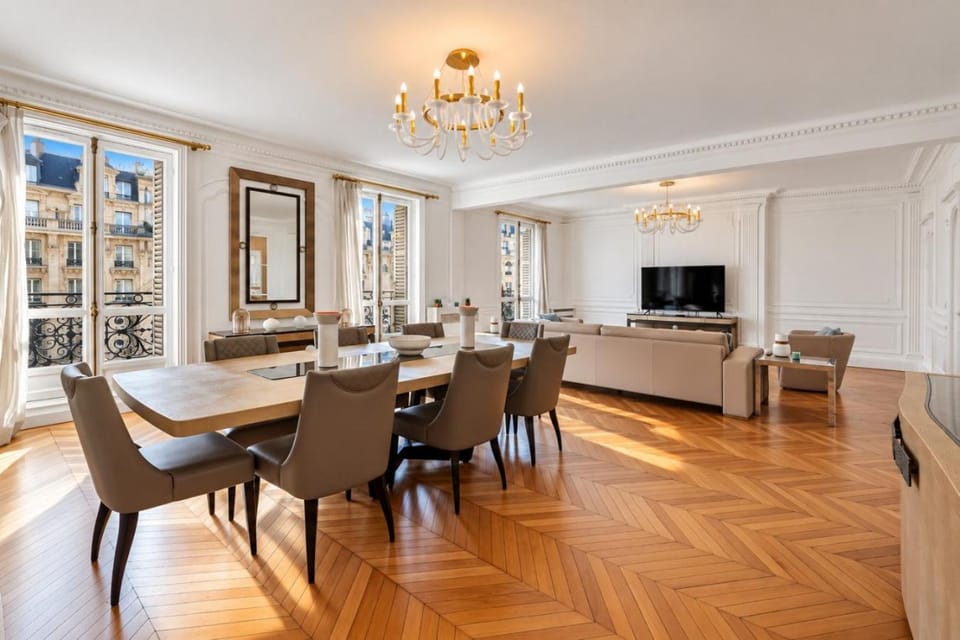 Luxury 5 Bed Residence - Opposite Arc de Triomphe Apartment in Paris