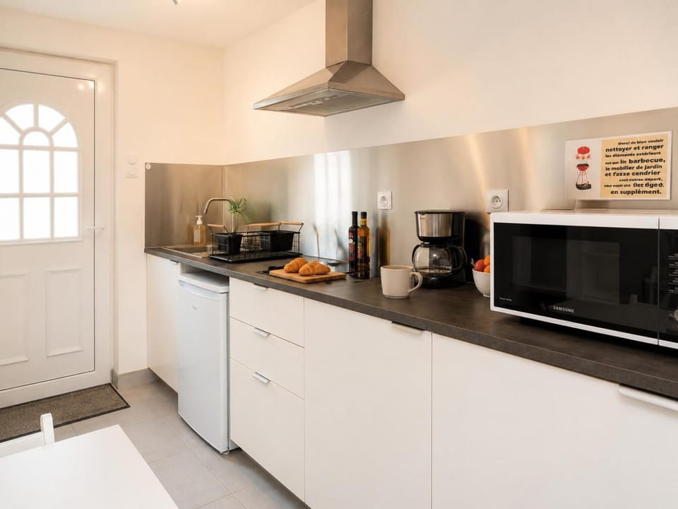 Coffee/tea facilities, microwave, toaster, kitchen