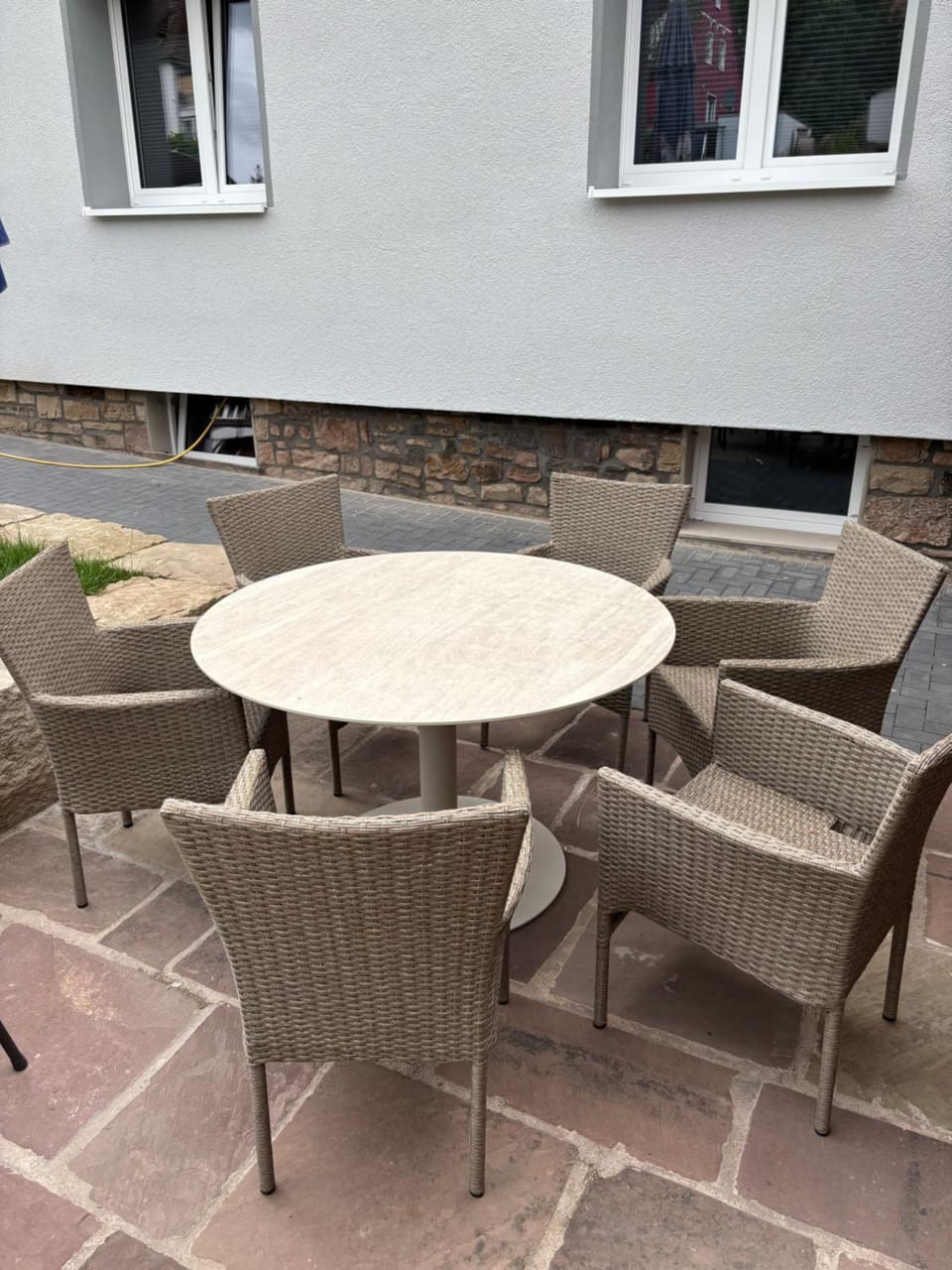 Day, Seating area, Dining area