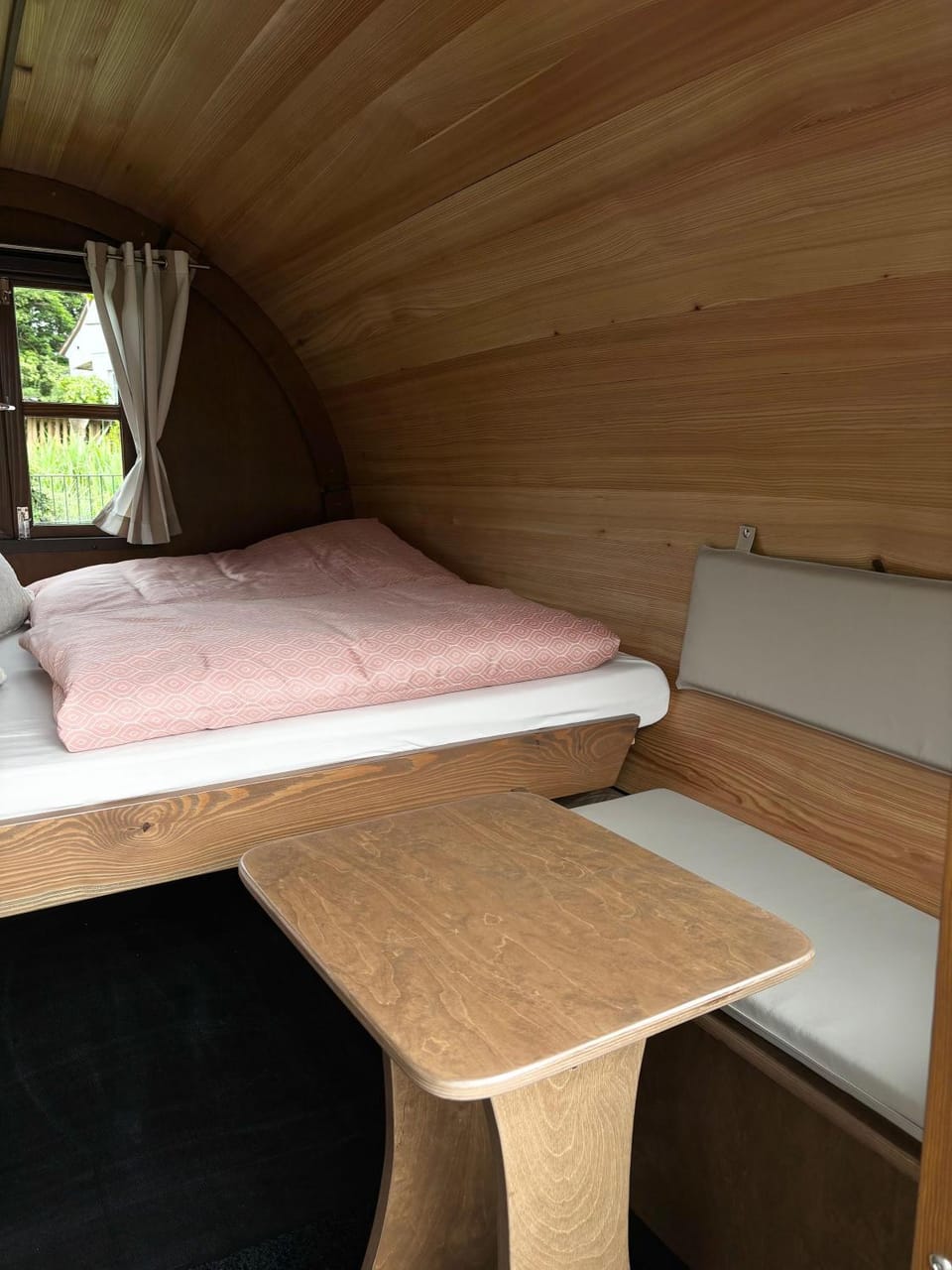 Bed, Photo of the whole room, Seating area, Bedroom