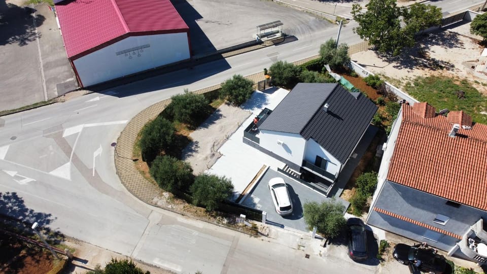 Property building, Bird's eye view