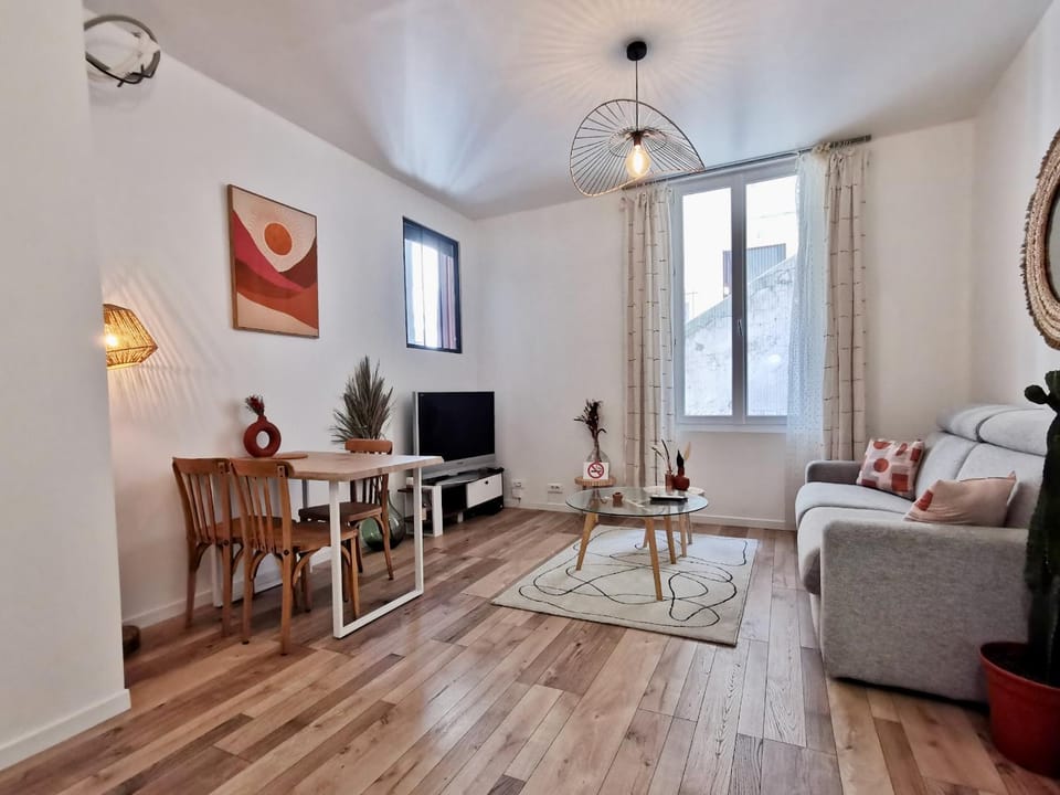 TV and multimedia, Living room, Dining area