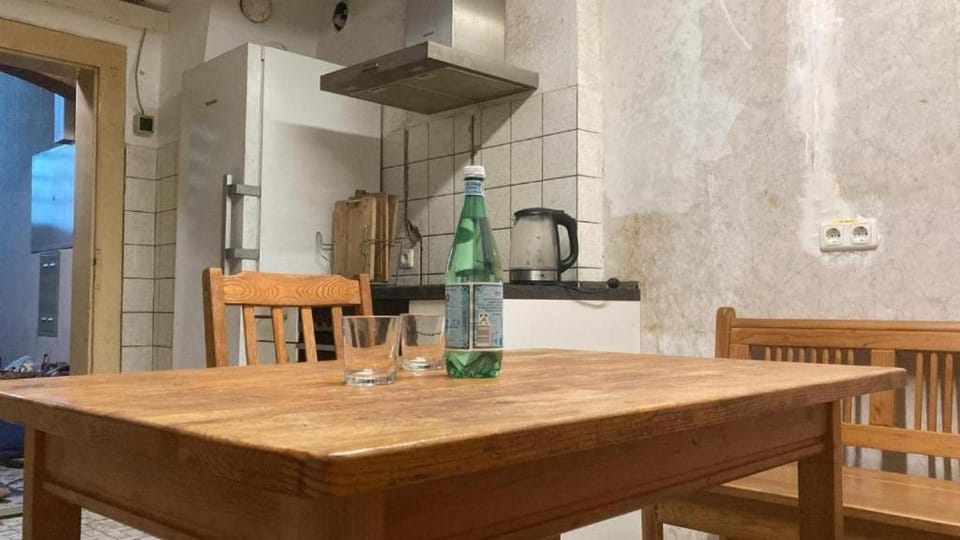 Kitchen or kitchenette, Dining area, stove