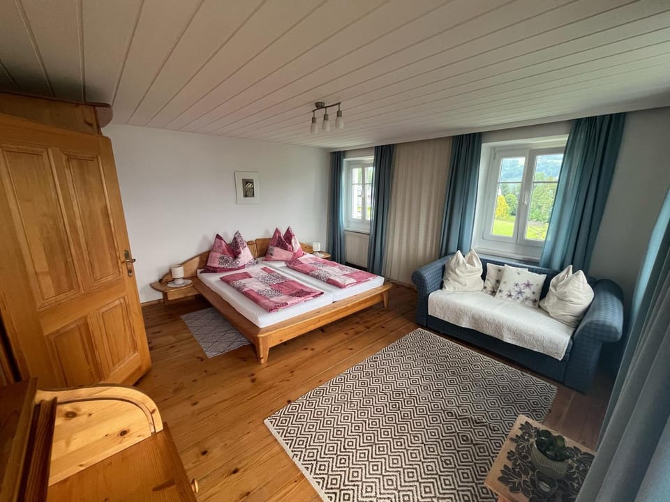 Bed, Living room, Photo of the whole room
