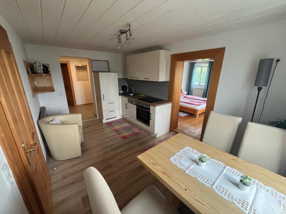 Kitchen or kitchenette, Seating area