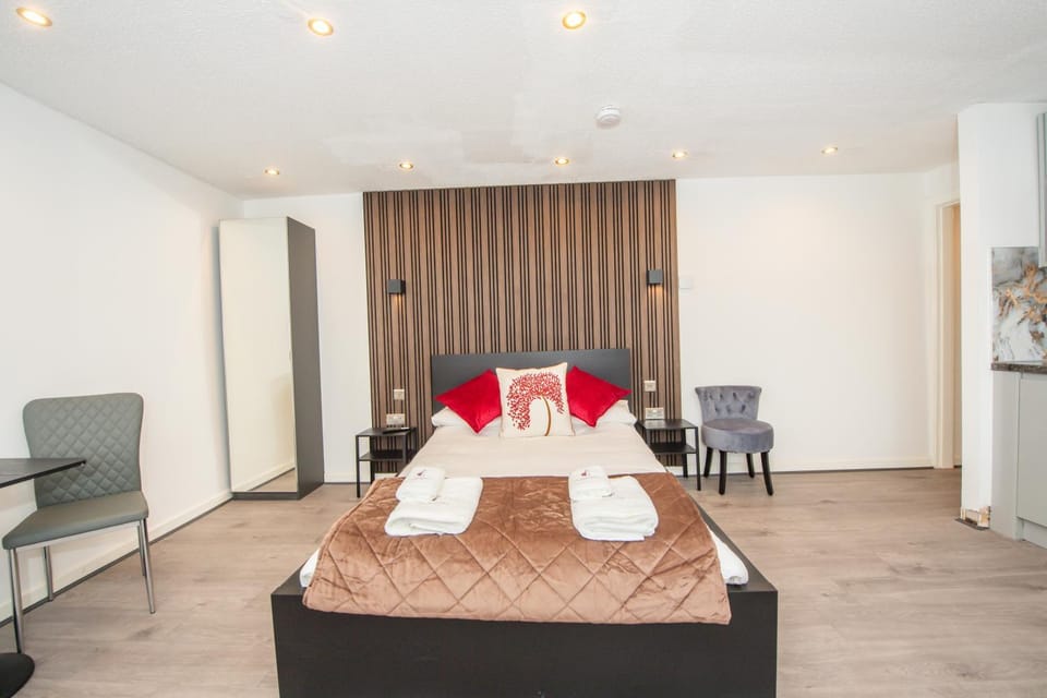 Bed, Photo of the whole room, towels