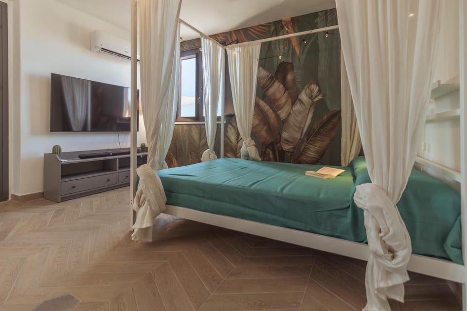Communal lounge/ TV room, Bed