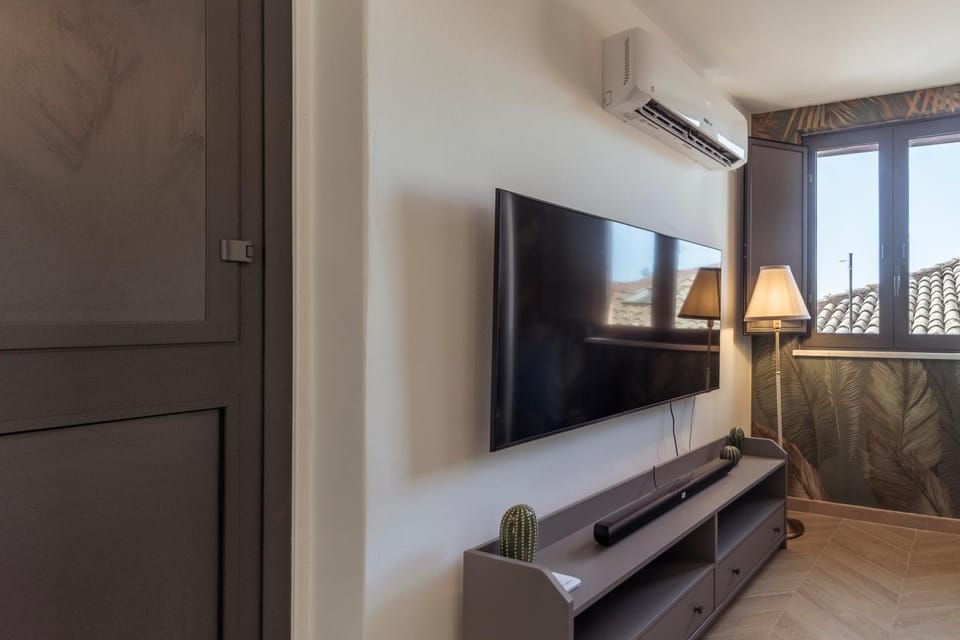 Communal lounge/ TV room, TV and multimedia