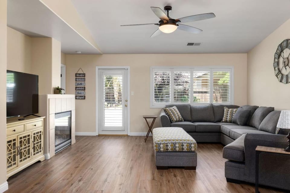 Relaxing 4BR 2BA Sleeps 8 Family Friendly Country House in Bakersfield