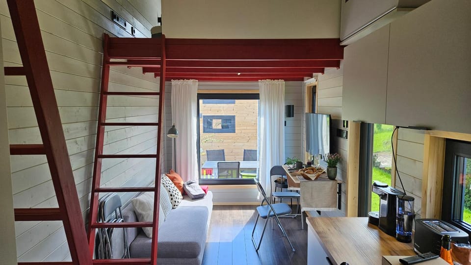 TV and multimedia, Kitchen or kitchenette, Living room, Seating area, Dining area