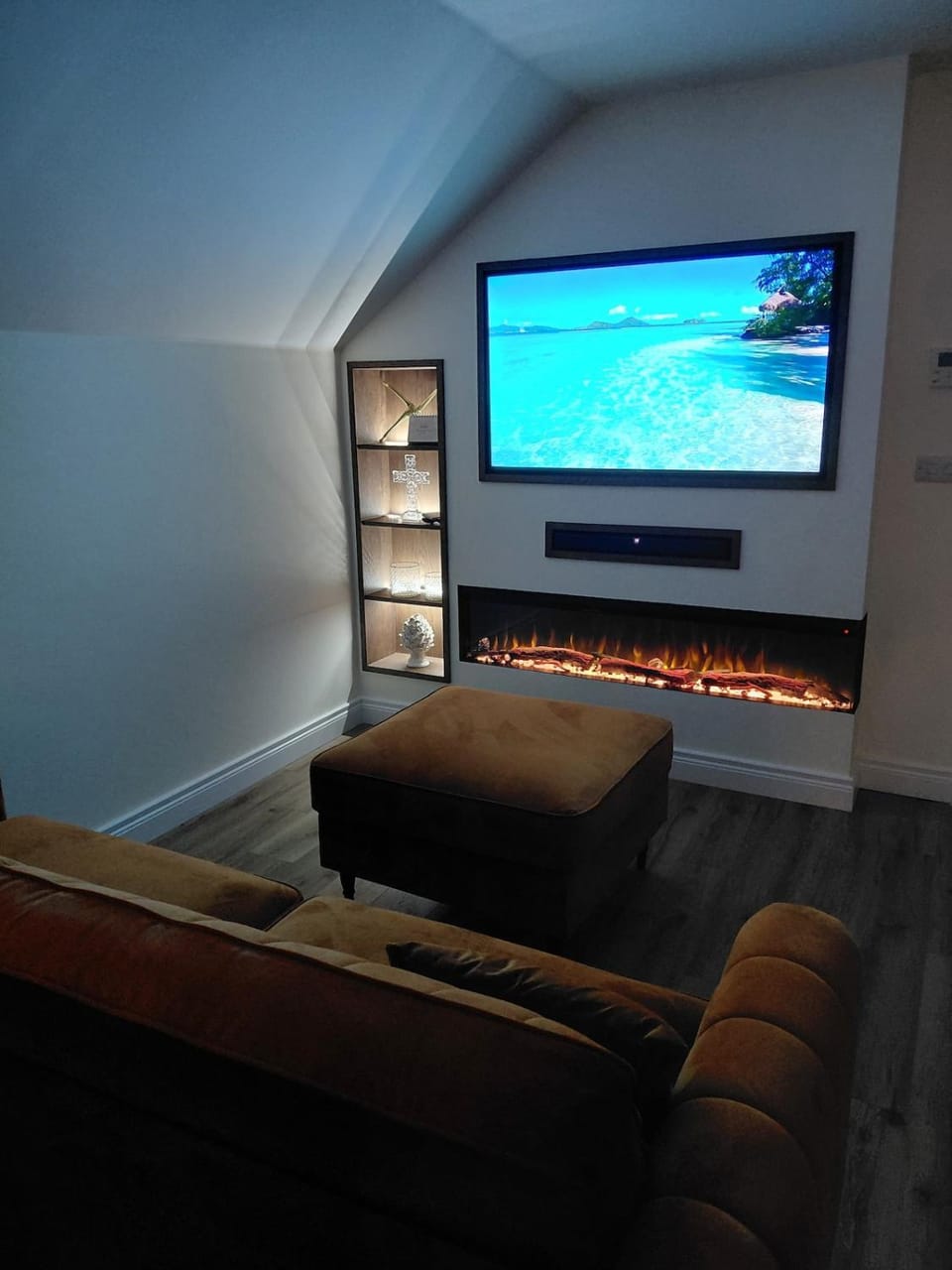 TV and multimedia, Living room, Evening entertainment