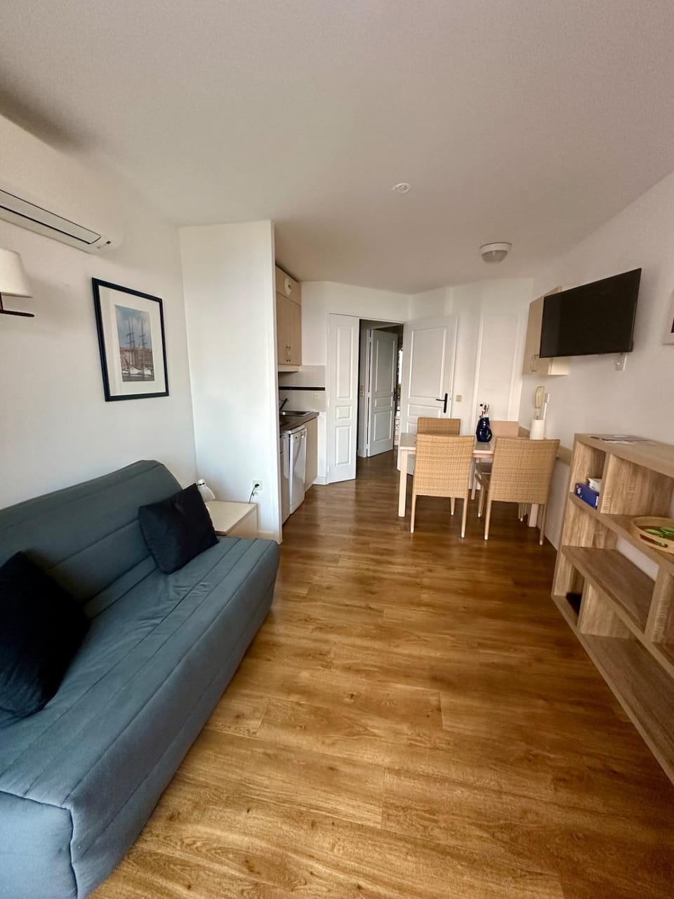 Renoir 252 - Appartement rez-de-jardin type F2 - Petite vue mer Apartment in Cannes