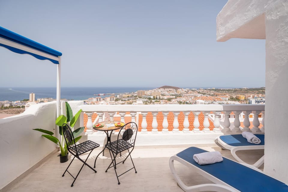 Sunset view, Los Cristianos - Port Royale Apartment in Los Cristianos