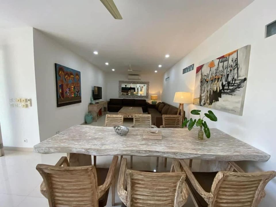 Luxury 3 BR Elegant intertior Perfect for group House in North Kuta