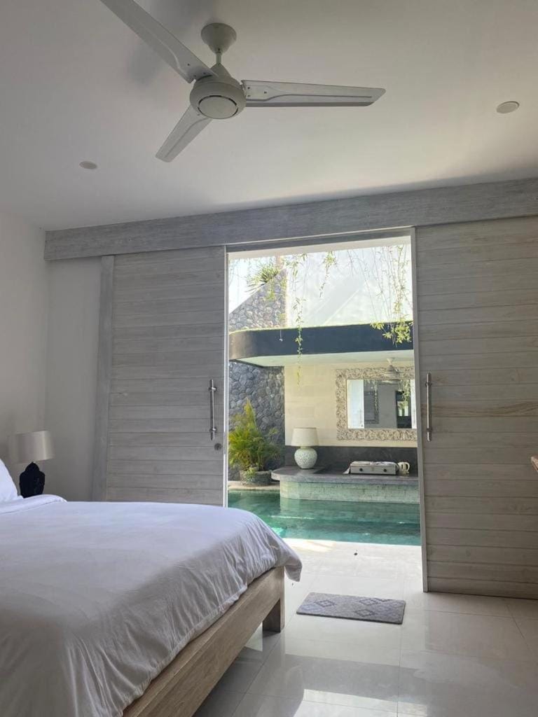 Luxury 3 BR Elegant intertior Perfect for group House in North Kuta