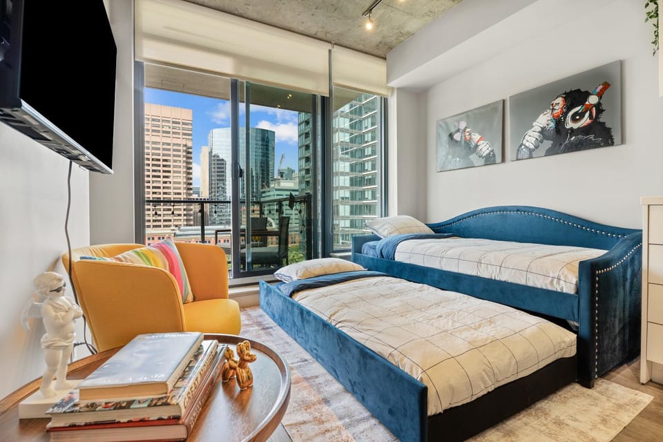 Bed, Living room