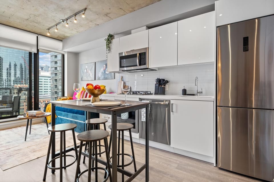 Kitchen or kitchenette, Dining area, dishwasher, oven, stove