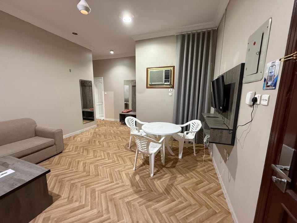 TV and multimedia, Seating area, air conditioner