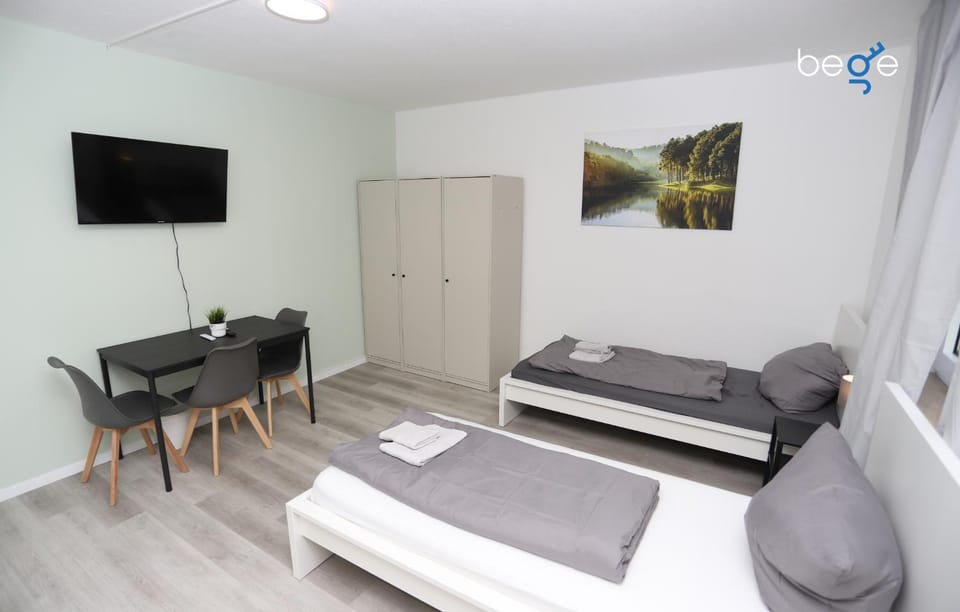 Bed, TV and multimedia, Photo of the whole room, Seating area, Bedroom, wardrobe
