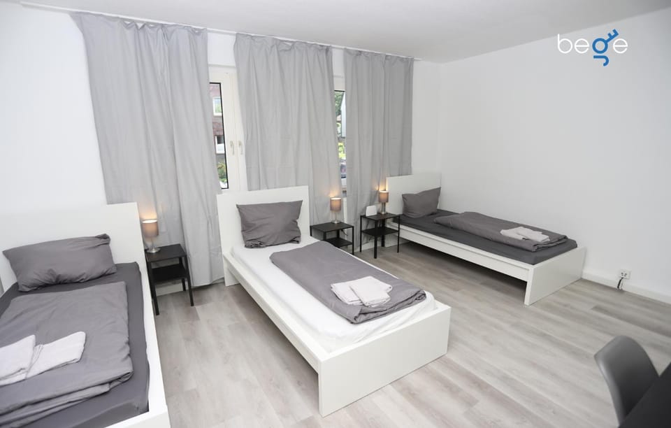 Bed, Photo of the whole room, Seating area, Bedroom, towels