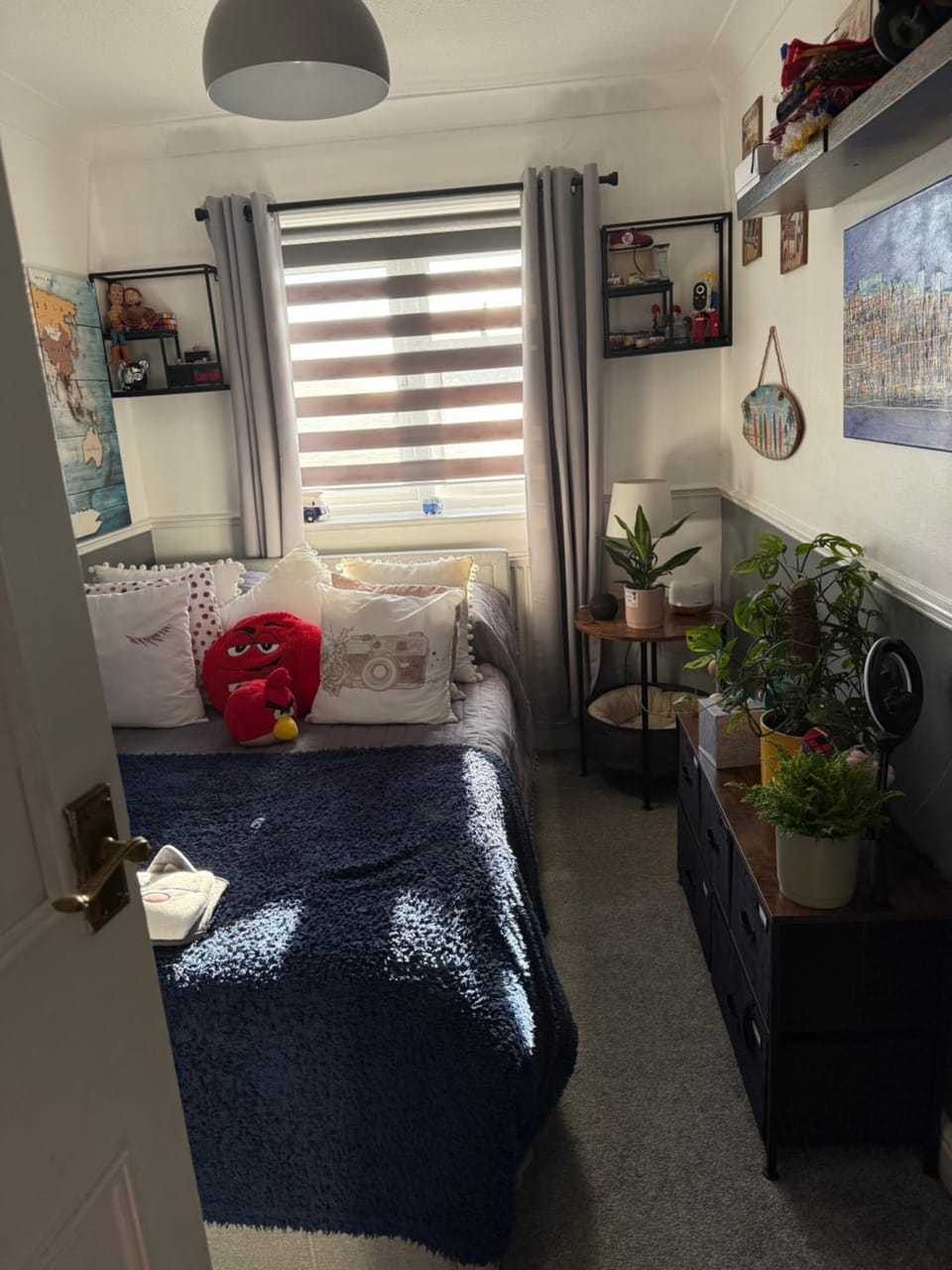 Bed, TV and multimedia, Photo of the whole room, Bedroom