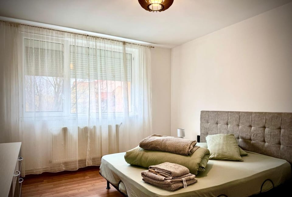 Bed, Seating area, Bedroom, towels