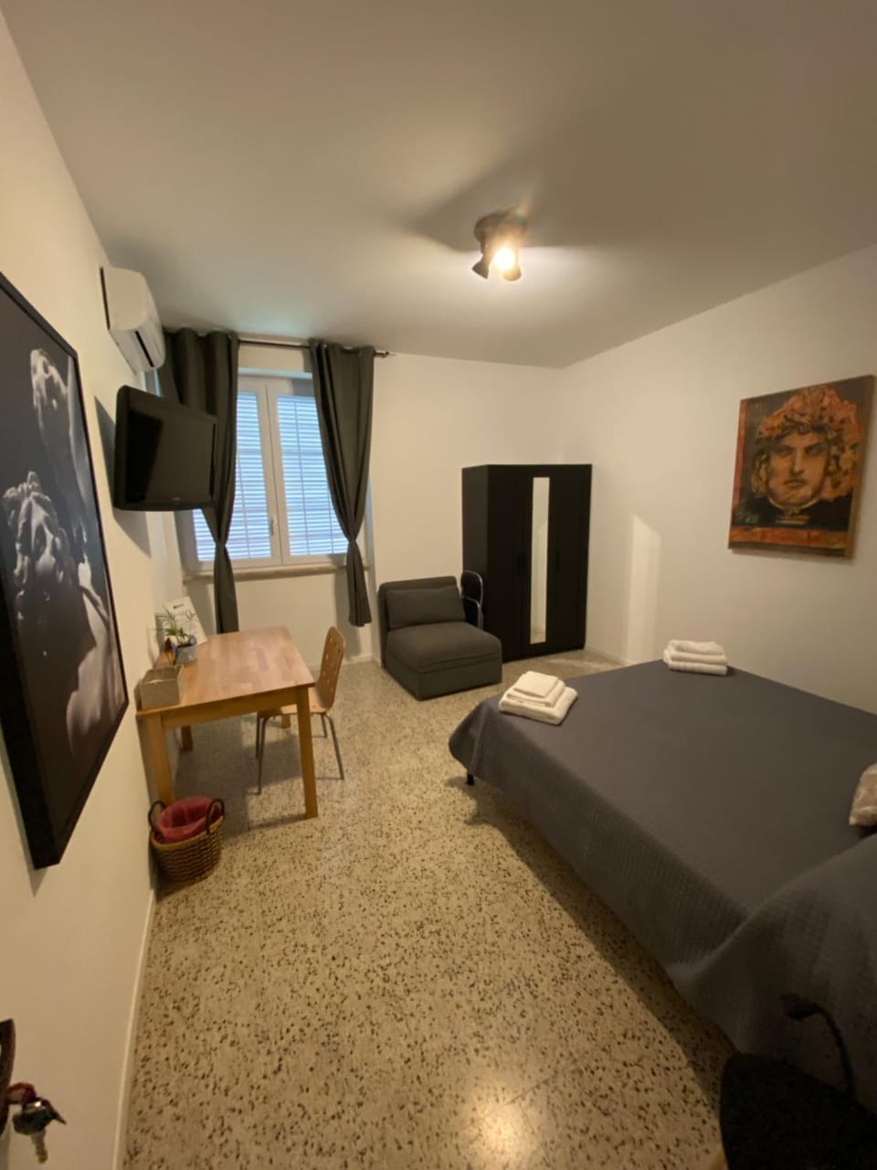 Photo of the whole room
