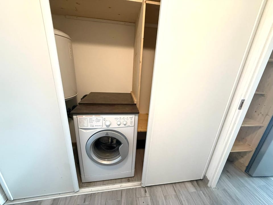 internet, internet, internet, wardrobe, washing machine, air conditioner, air conditioner