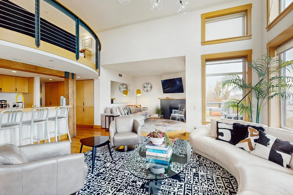 Penthouse on the Bay Apartment in Belltown