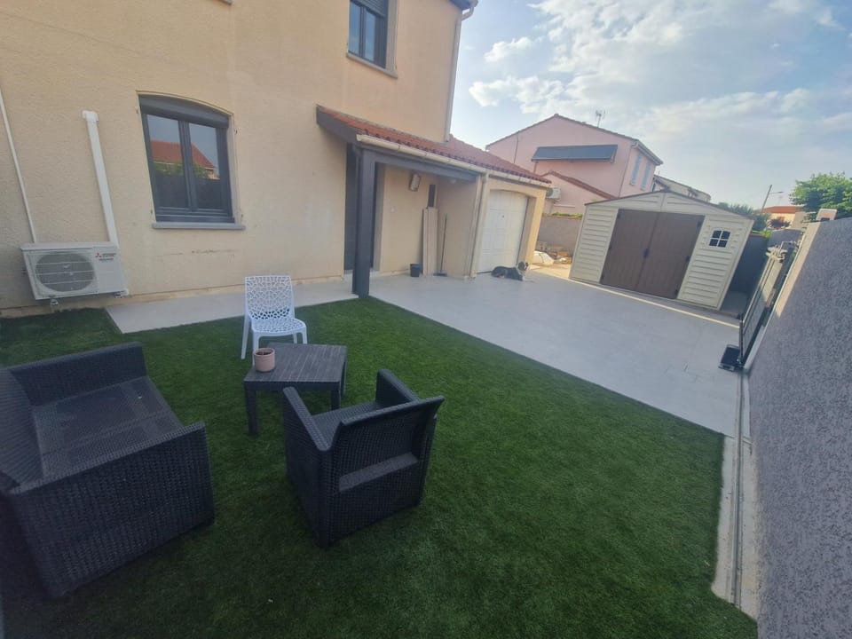 Villa 3 faces piscine climatisée Villa in Occitanie