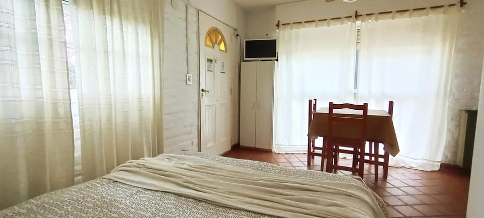 Tiny House Las Violetas en Villa Serrana La Gruta Chalet in Buenos Aires Province