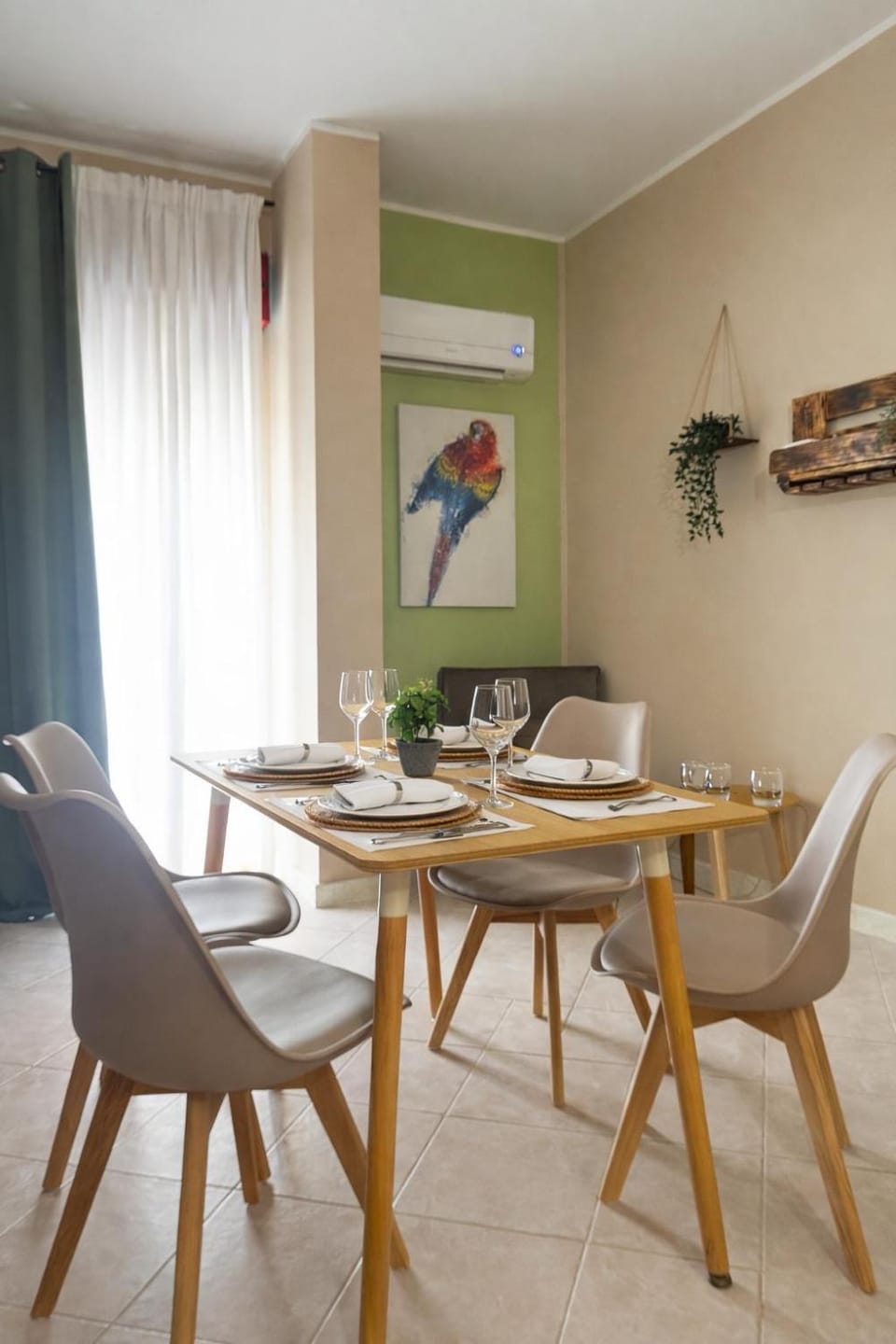 Dining area, kitchen