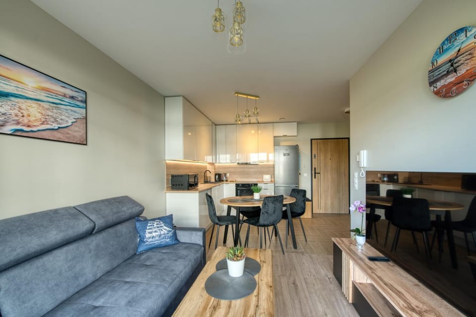 Kitchen or kitchenette, Seating area, Dining area