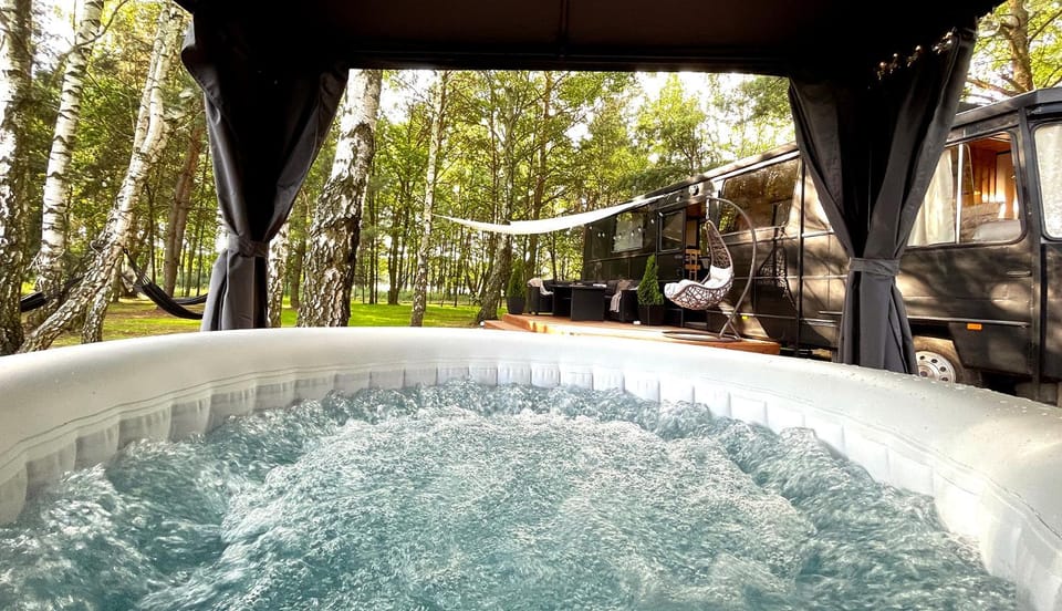 Property building, Day, Natural landscape, Garden, Hot Tub, Garden view