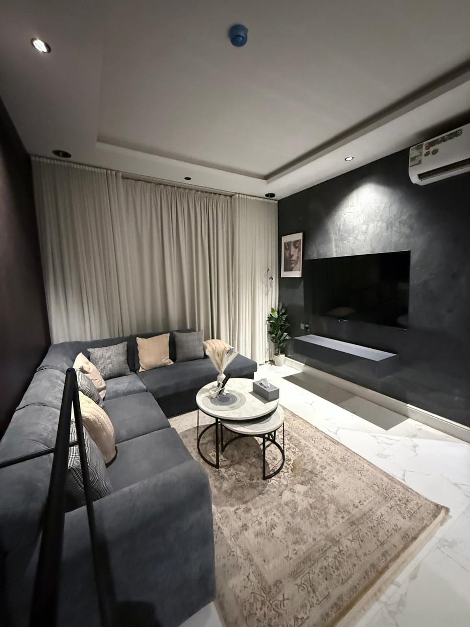 Communal lounge/ TV room, TV and multimedia, Living room, Lounge or bar, Seating area, Evening entertainment, air conditioner